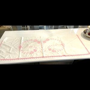 Embroidered table linen
